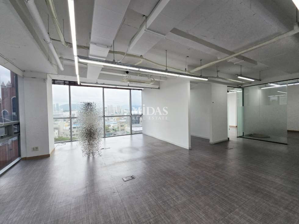 서울 강남구 역삼동 H 뷰, 채광 좋은 가성비 사무실입니다. 인테리어 무상인수 월세 매물번호 10713 사진 4