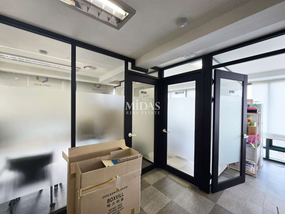 서울 강남구 역삼동 H 역세권 채광, 뷰, 가성비 좋은 사무실입니다. 월세 매물번호 10752 사진 4