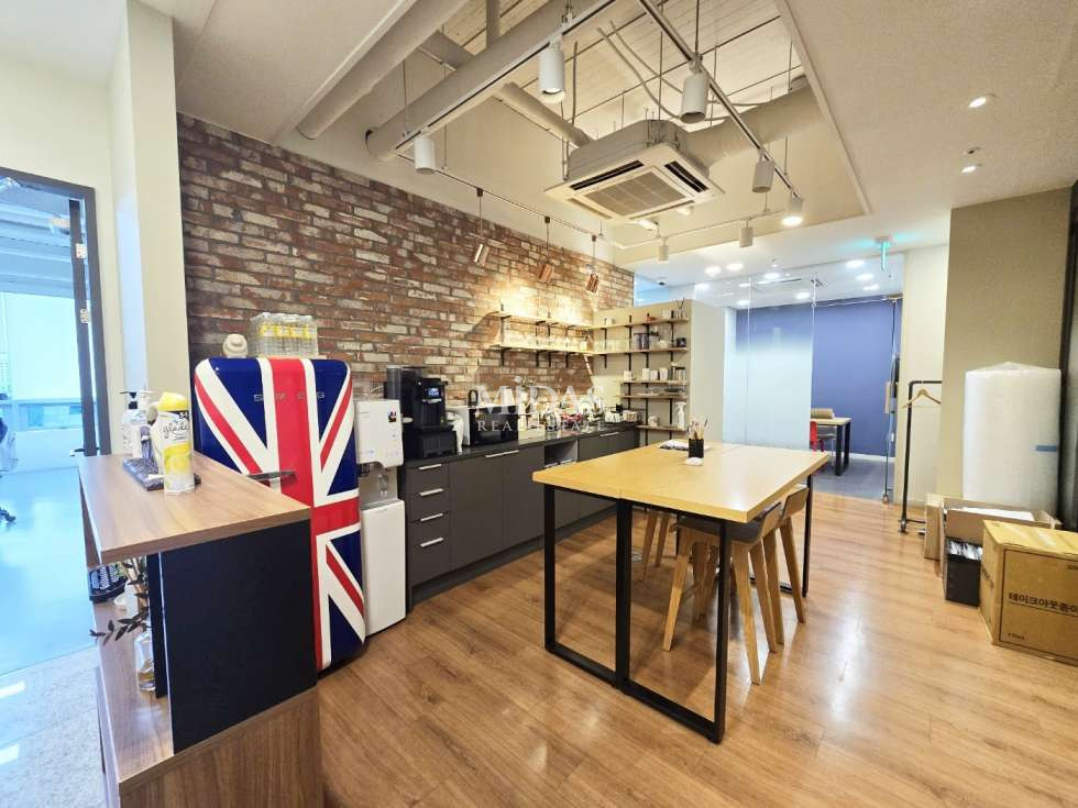 서울 강남구 역삼동 H 테헤란 대로변 가성비, 인테리어 무상인수 가능한 사무실입니다. 월세 매물번호 10695 사진 5