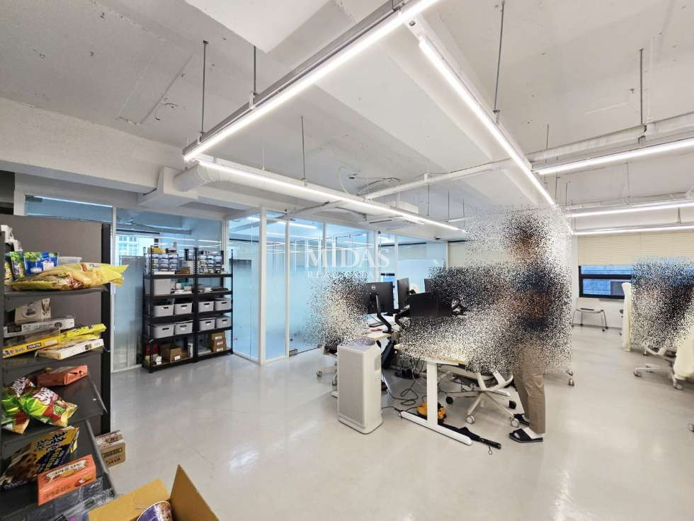 서울 강남구 역삼동 H 인기 많은 건물, 인테리어 무상인수 가능한 사무실입니다. 월세 매물번호 10618 사진 1