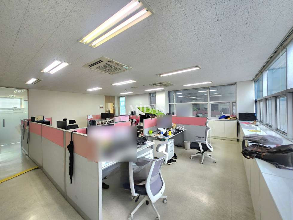 서울 성동구 성수동2가 성수동 카페 거리 내 임대료 저렴한 전용50 사무실 + 룸2개 월세 매물번호 10897 사진 2