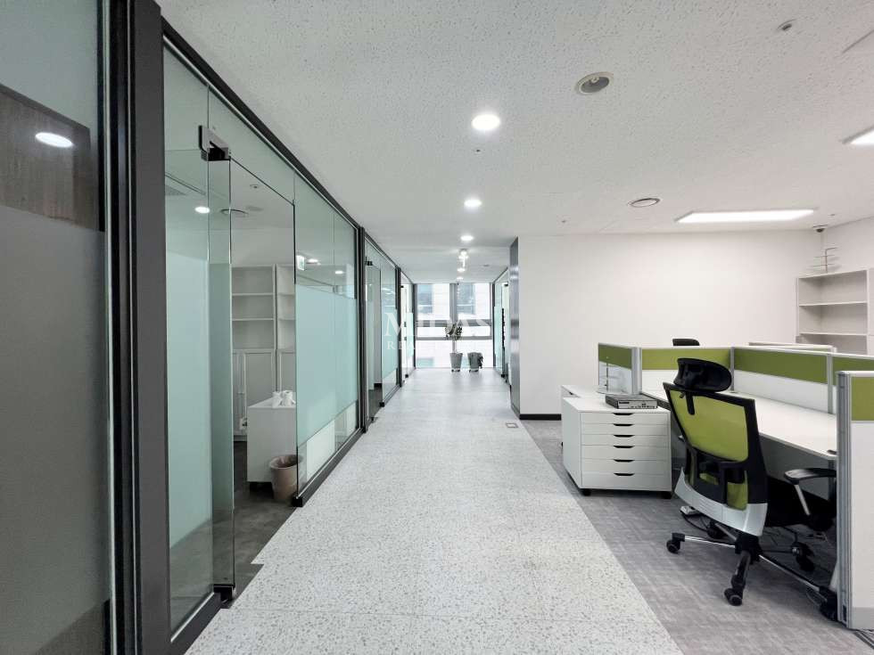 서울 강남구 논현동 마스터스통상(주)사옥동 도산공원사거리 대로변 최상급 인테리어 사무실 월세 매물번호 10491 사진 4