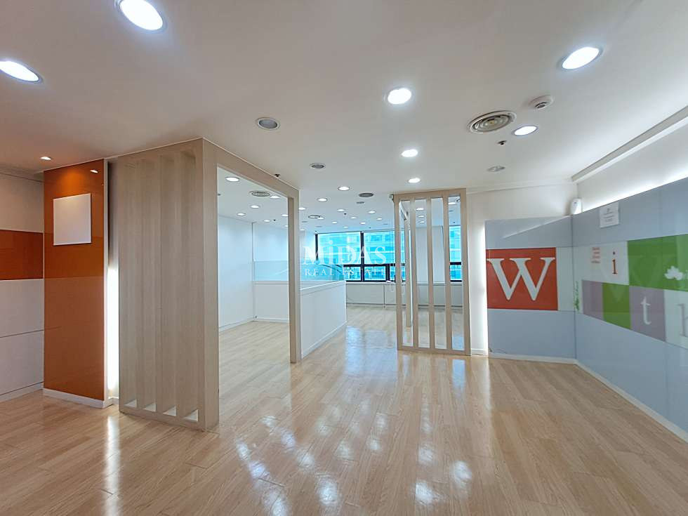 서울 서초구 서초동 강남역 대로변 방문주차 가능 인테리어有 월세 매물번호 10814 사진 1